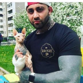 Котка и боксьор Рустам Шафиев